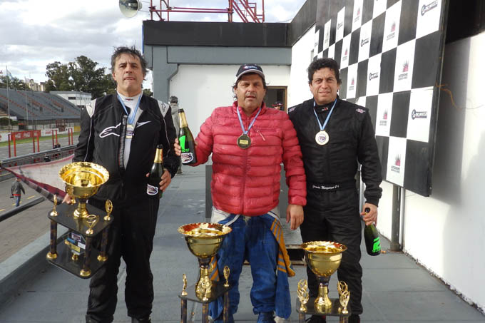 El podio de la Clase B 7° fecha: 1° Juan Viana, 2° German Marquiegui y 3° Nelson Castejurry.